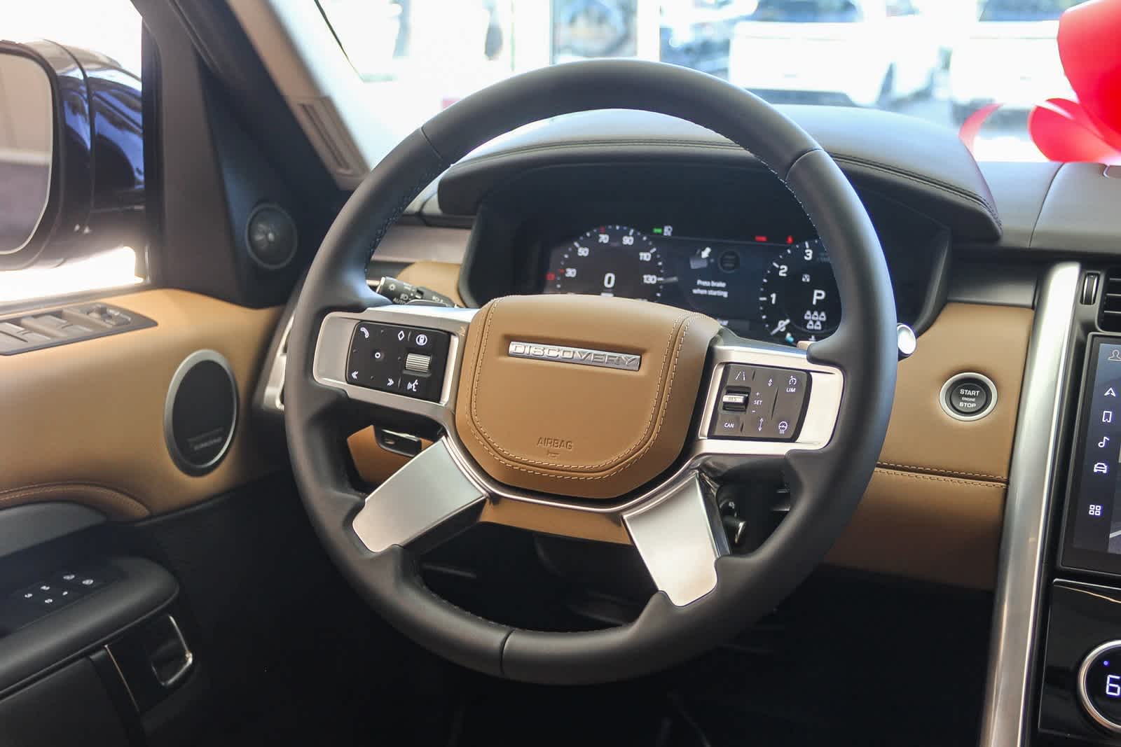 Thumbnail: 2026 Land Rover Discovery - 15