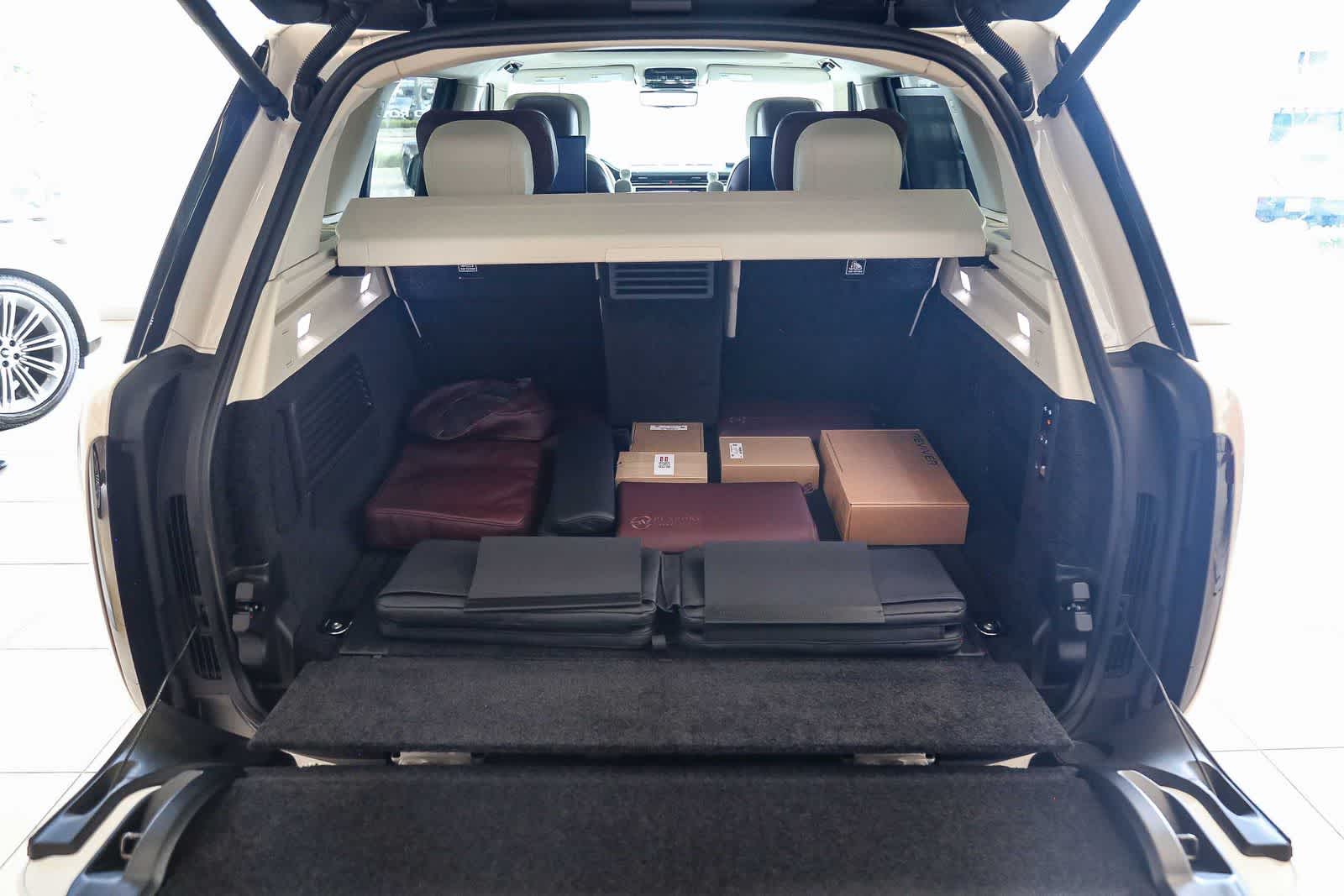 Thumbnail: 2024 Land Rover Range Rover - 36