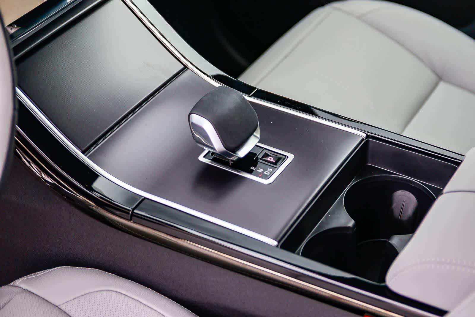 Thumbnail: 2026 Land Rover Range Rover Velar - 20