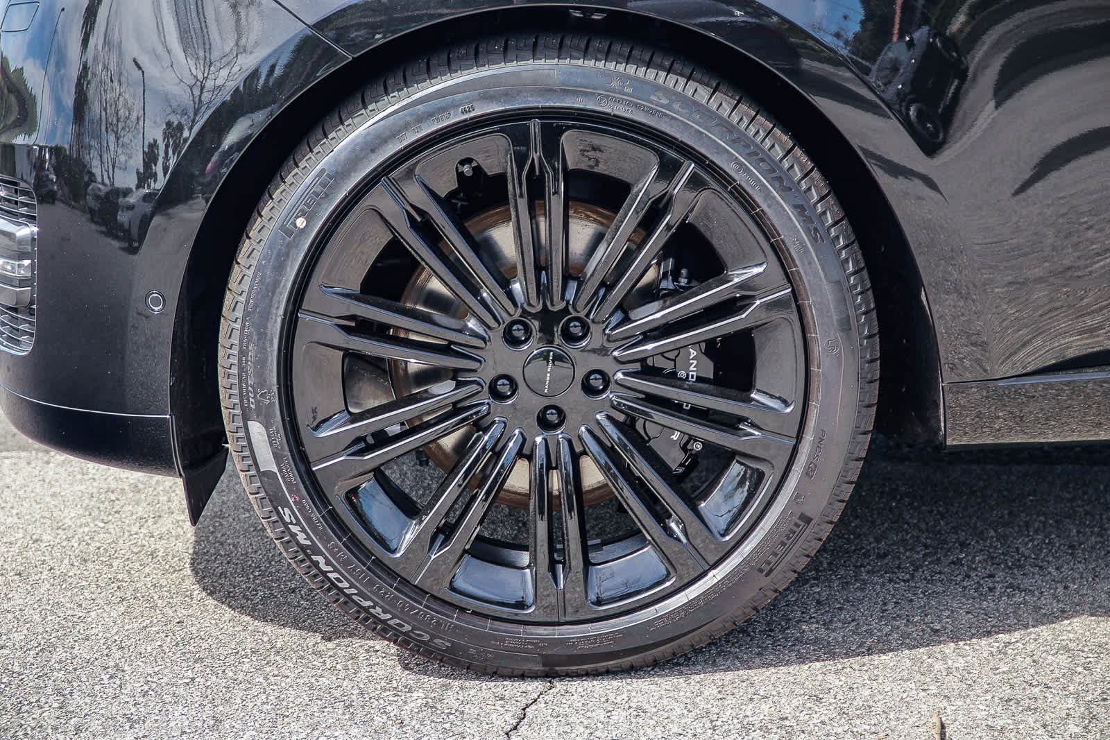 Thumbnail: 2026 Land Rover Range Rover - 9