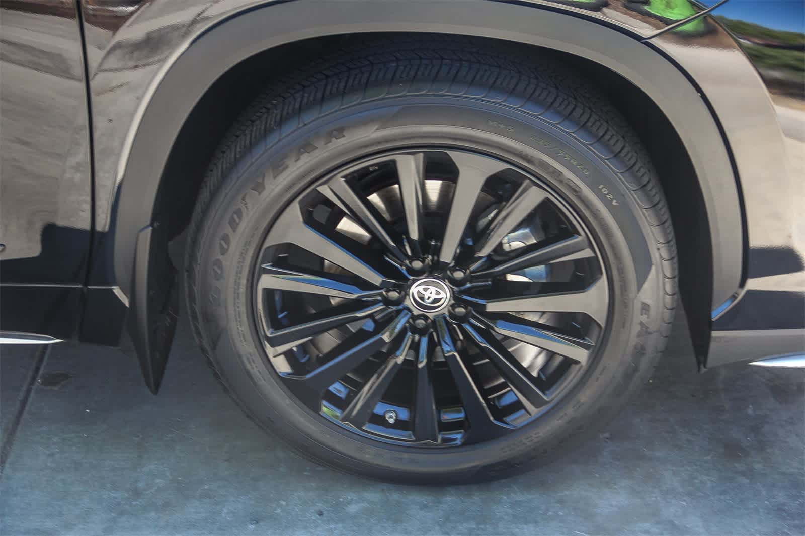 Thumbnail: 2023 Toyota Highlander - 9