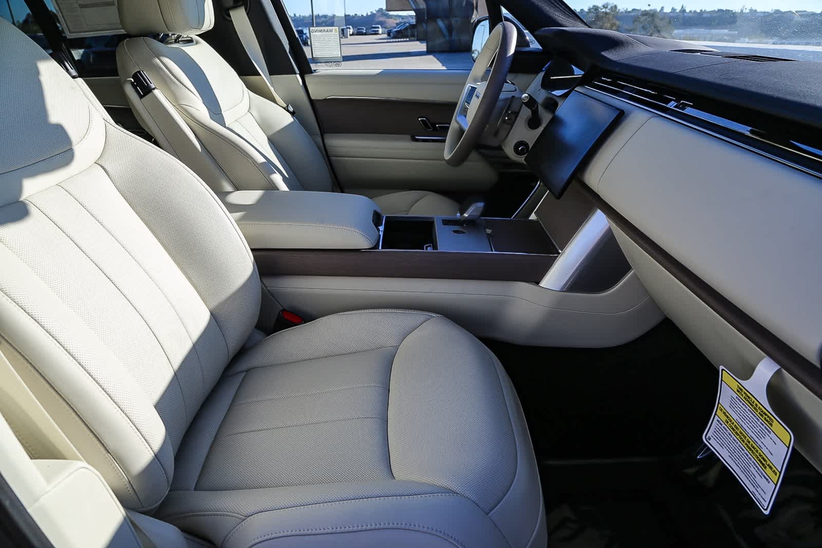 Thumbnail: 2025 Land Rover Range Rover - 16