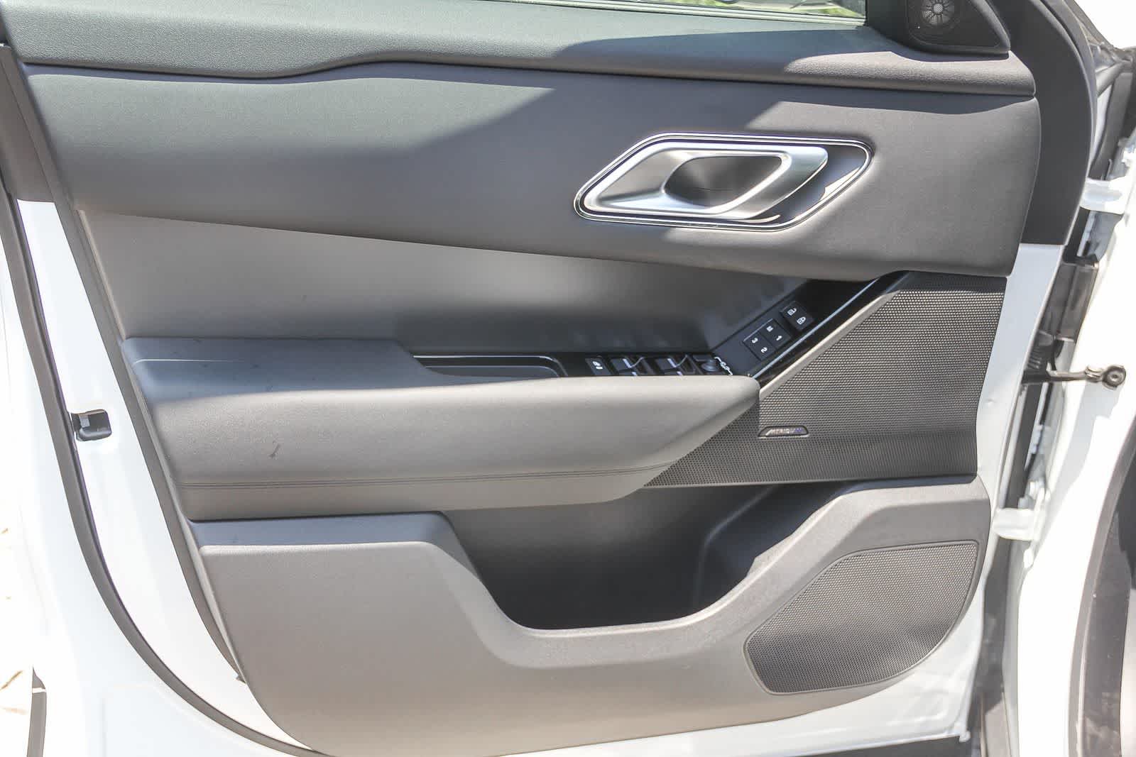 Thumbnail: 2026 Land Rover Range Rover Velar - 17