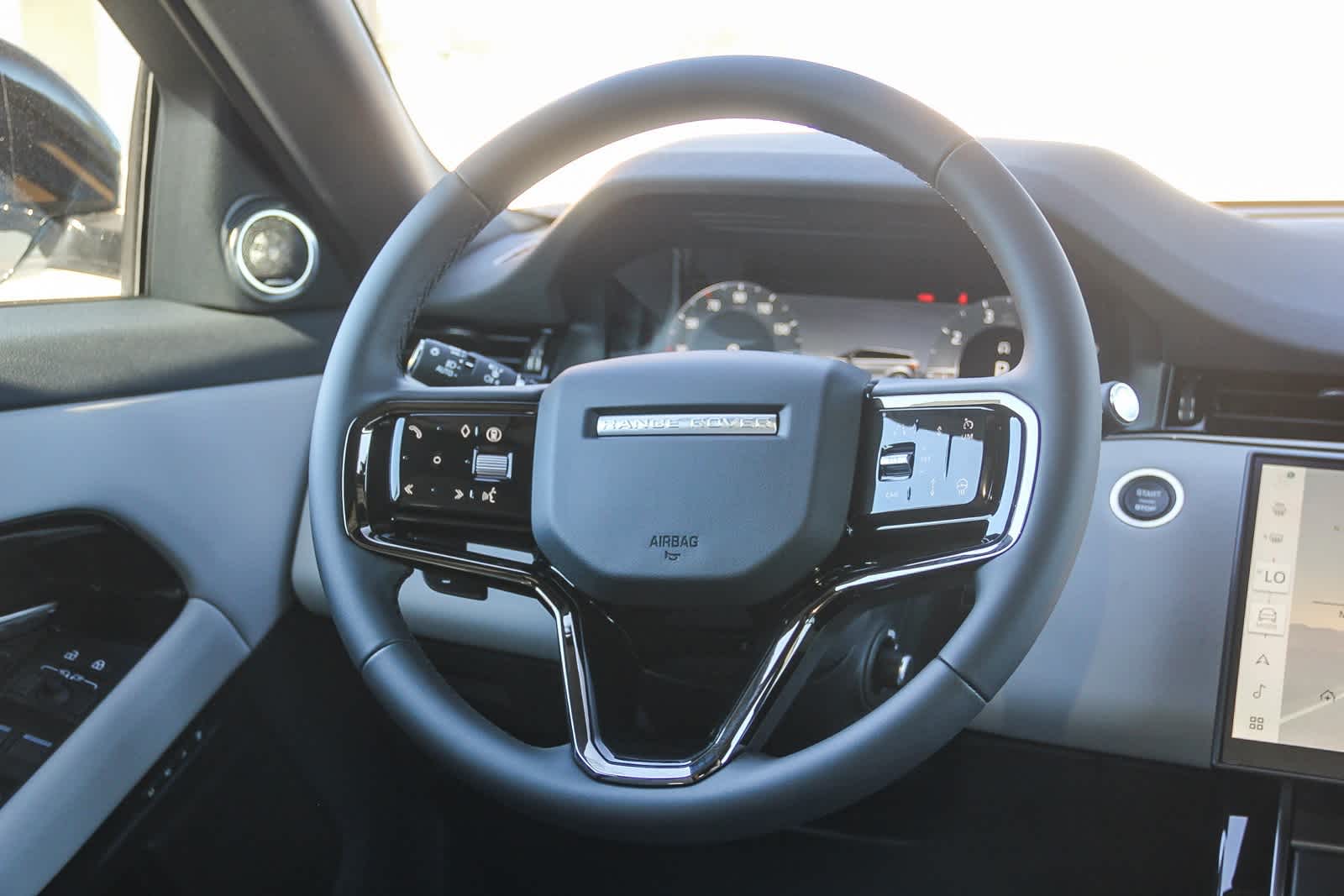 Thumbnail: 2026 Land Rover Range Rover Evoque - 14