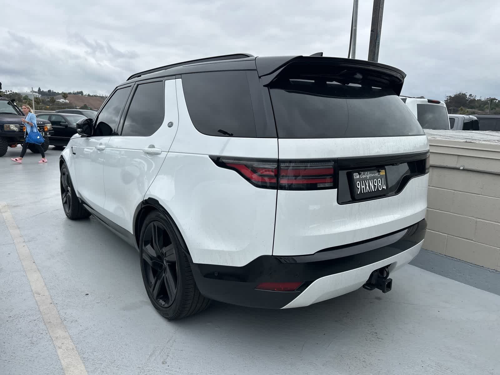 Thumbnail: 2023 Land Rover Discovery - 3