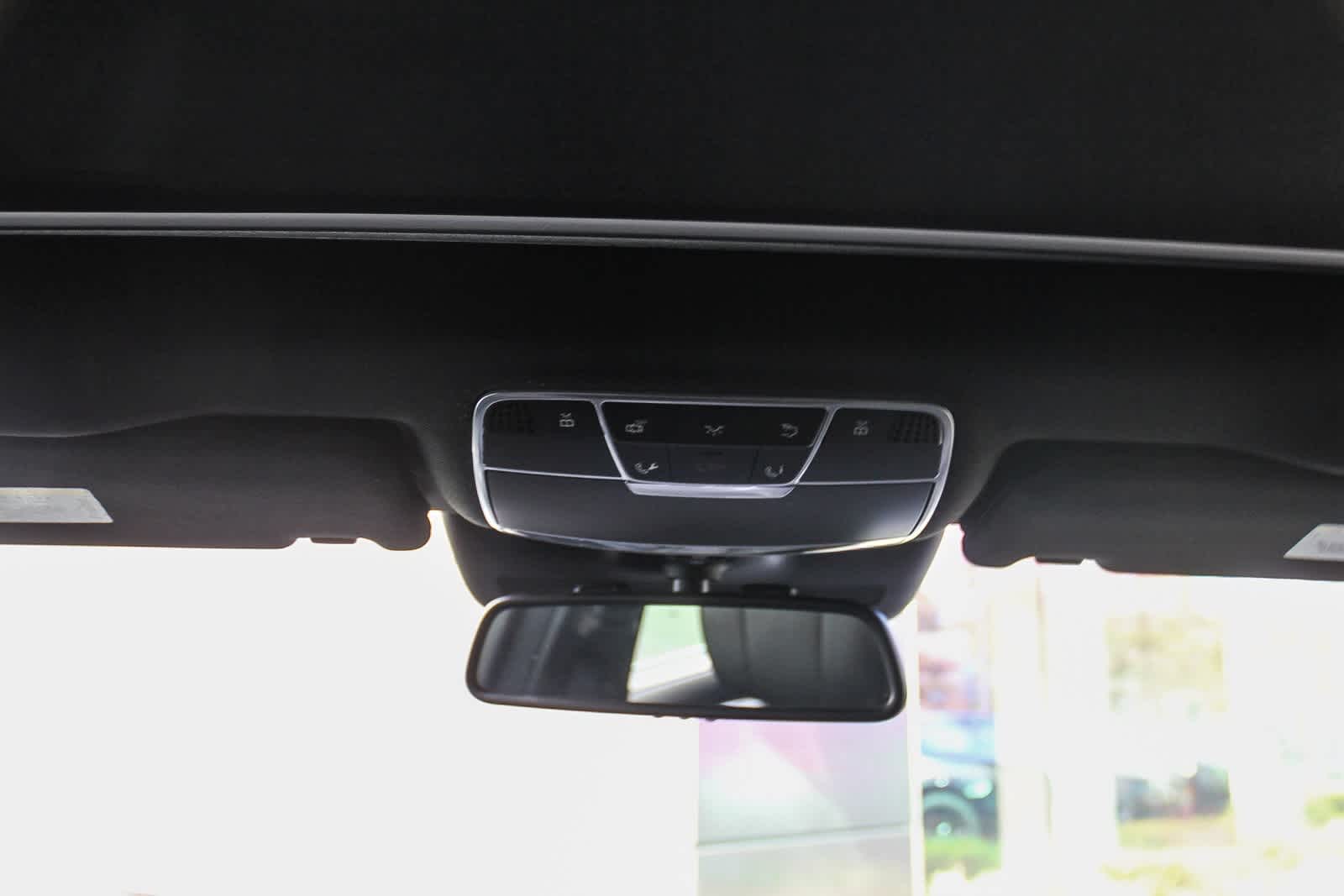 Thumbnail: 2016 Mercedes-Benz S-Class - 16