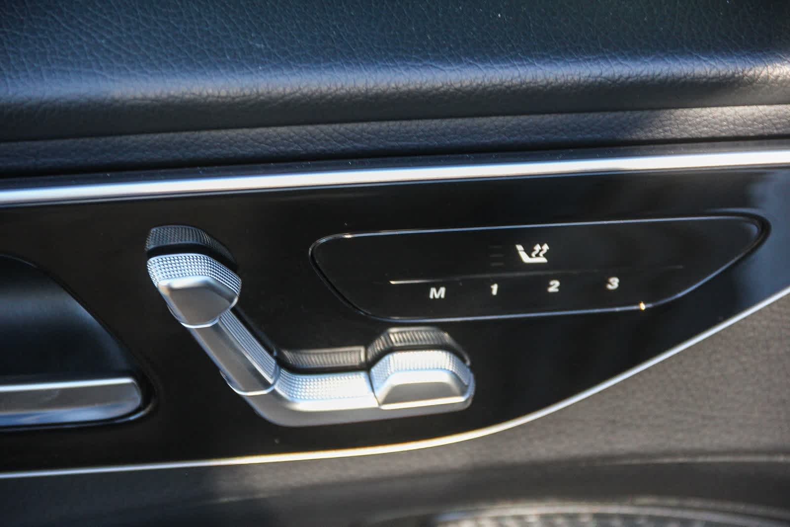 Thumbnail: 2022 Mercedes-Benz C-Class - 16