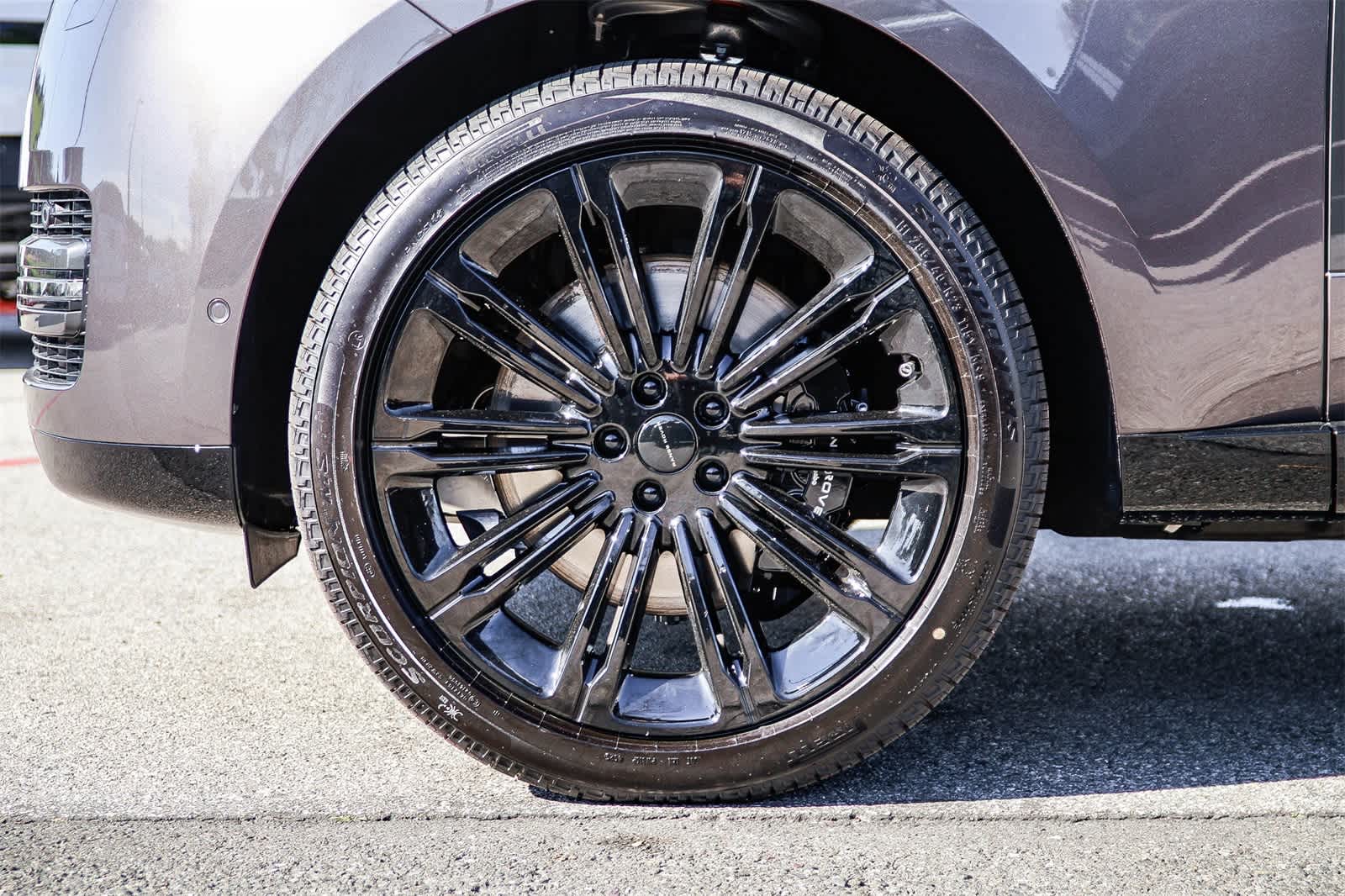 Thumbnail: 2026 Land Rover Range Rover - 9