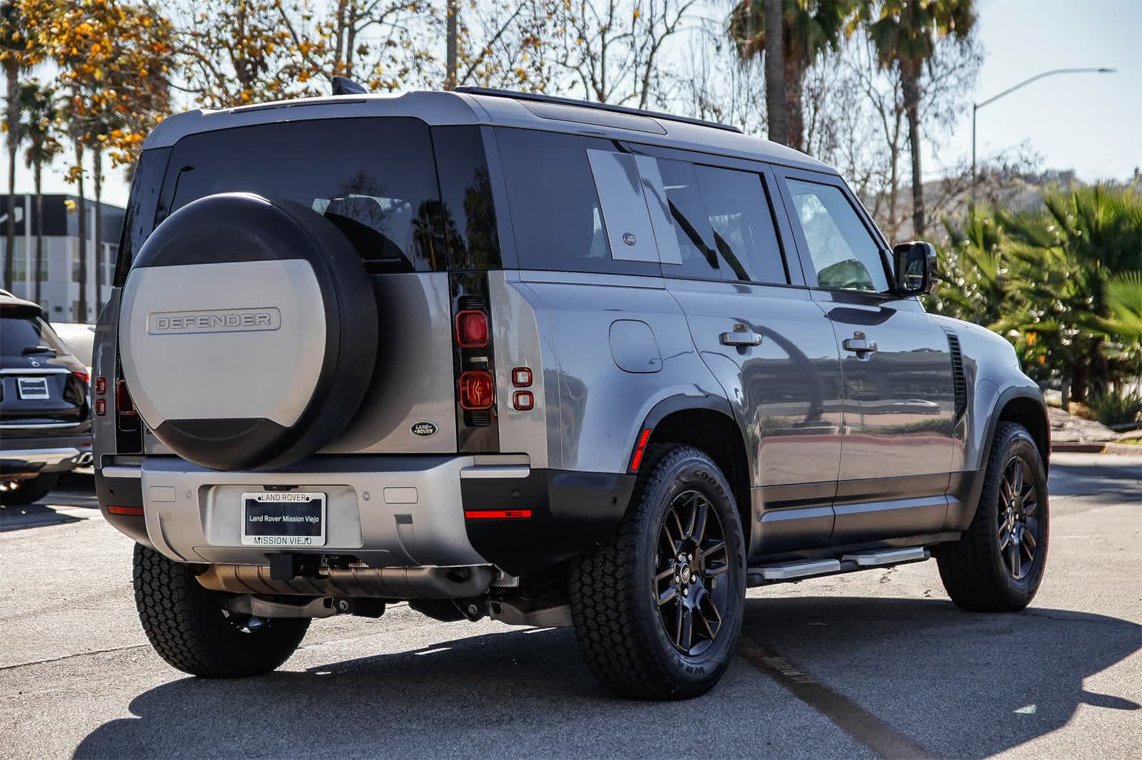 Thumbnail: 2022 Land Rover Defender - 3