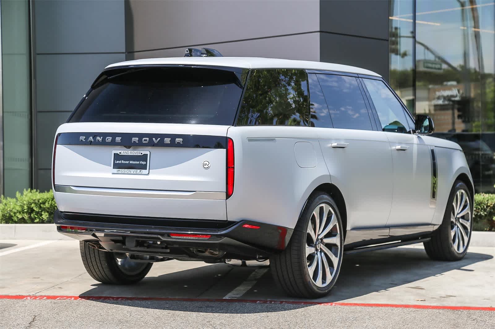 Thumbnail: 2025 Land Rover Range Rover - 6