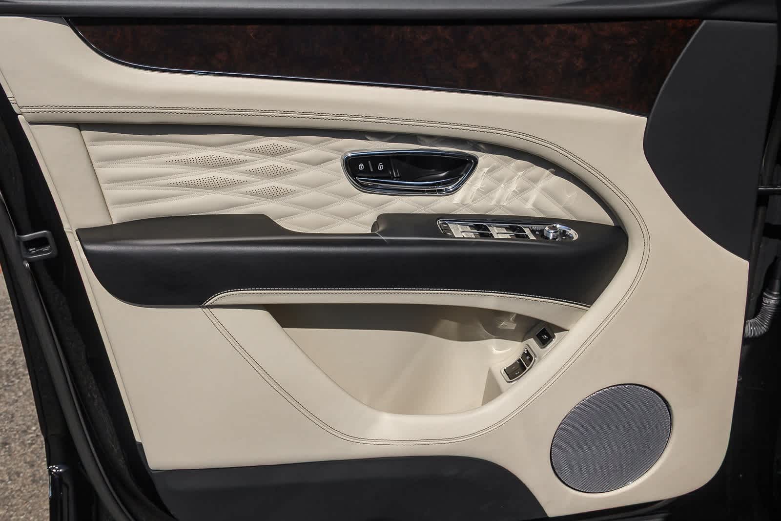 Thumbnail: 2024 Bentley Bentayga - 17