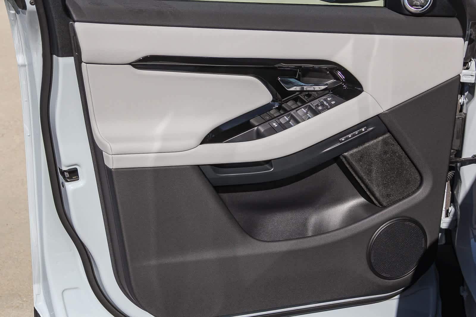 Thumbnail: 2026 Land Rover Range Rover Evoque - 17