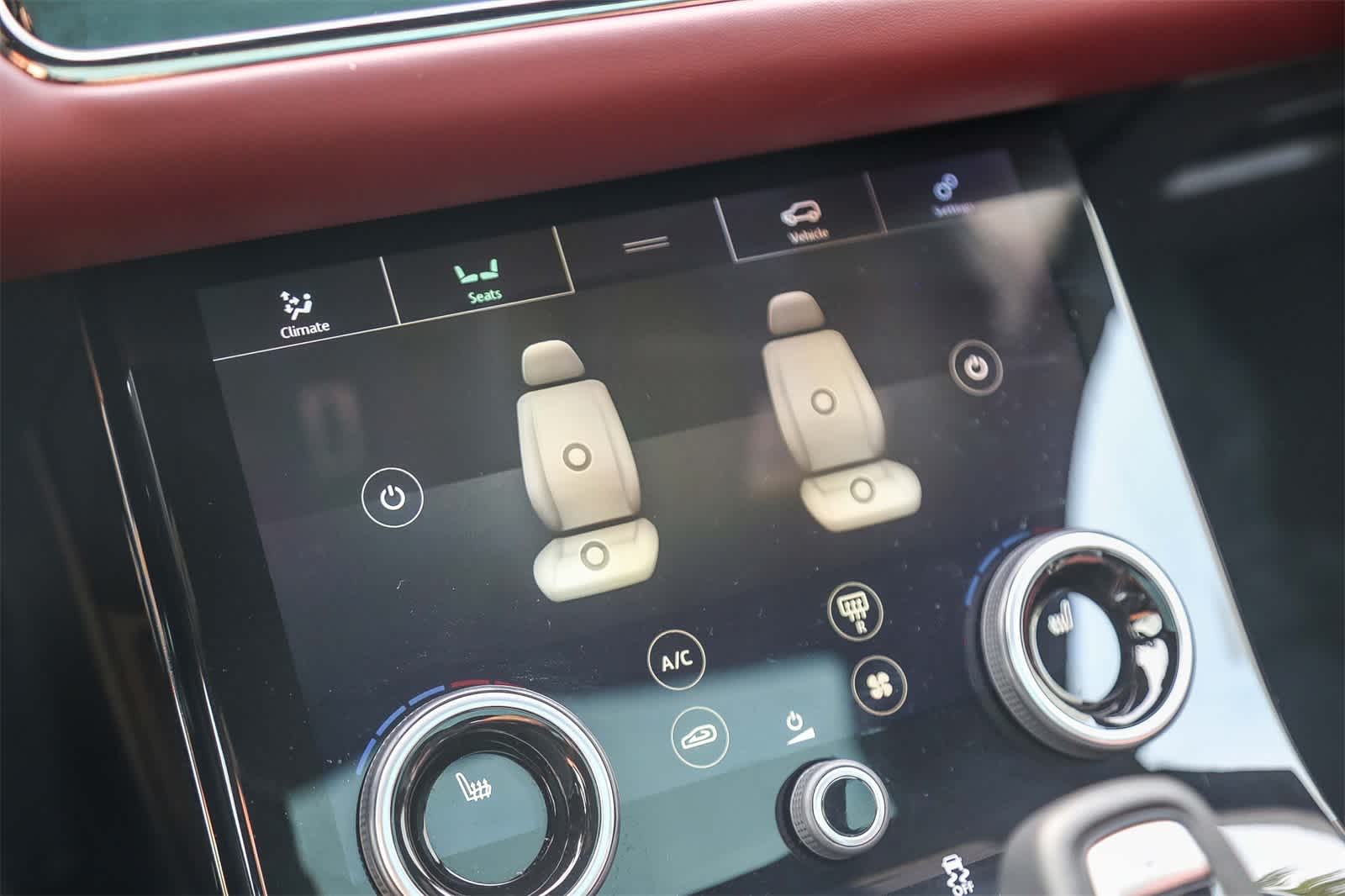 Thumbnail: 2020 Land Rover Range Rover Evoque - 25