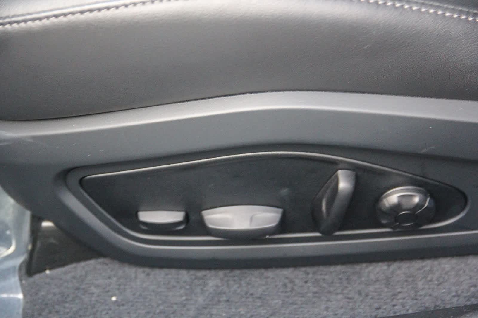 Thumbnail: 2025 Porsche Taycan - 16