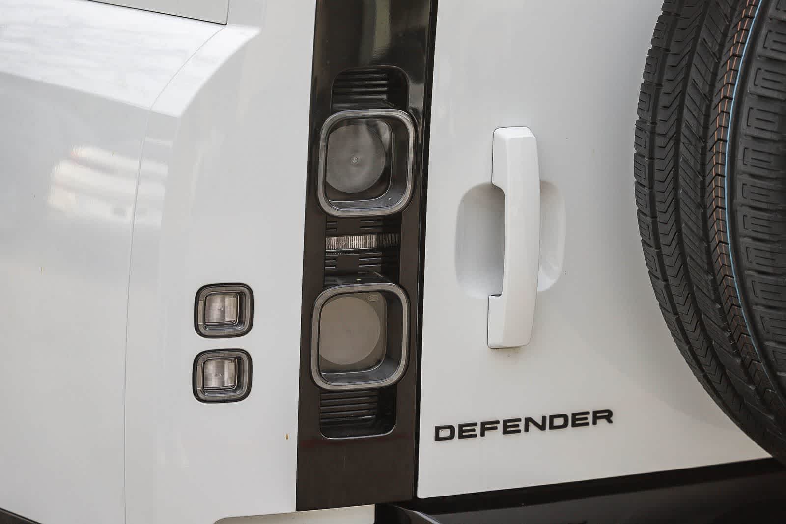 Thumbnail: 2025 Land Rover Defender - 9