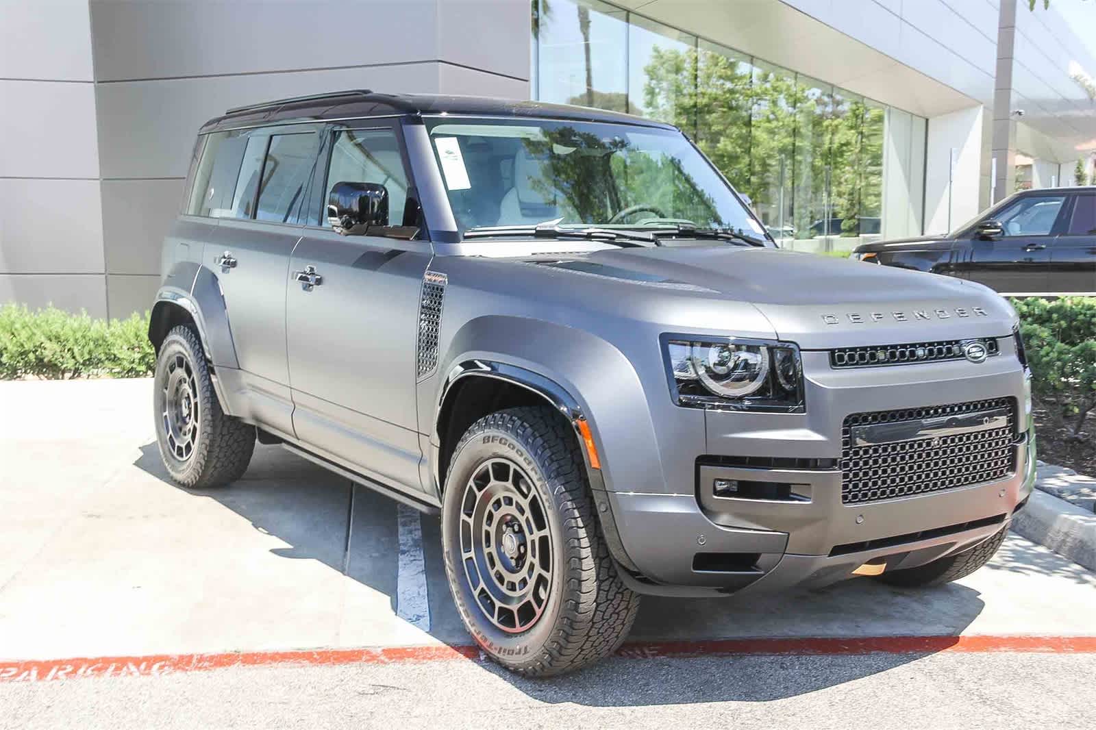 Thumbnail: 2025 Land Rover Defender - 3