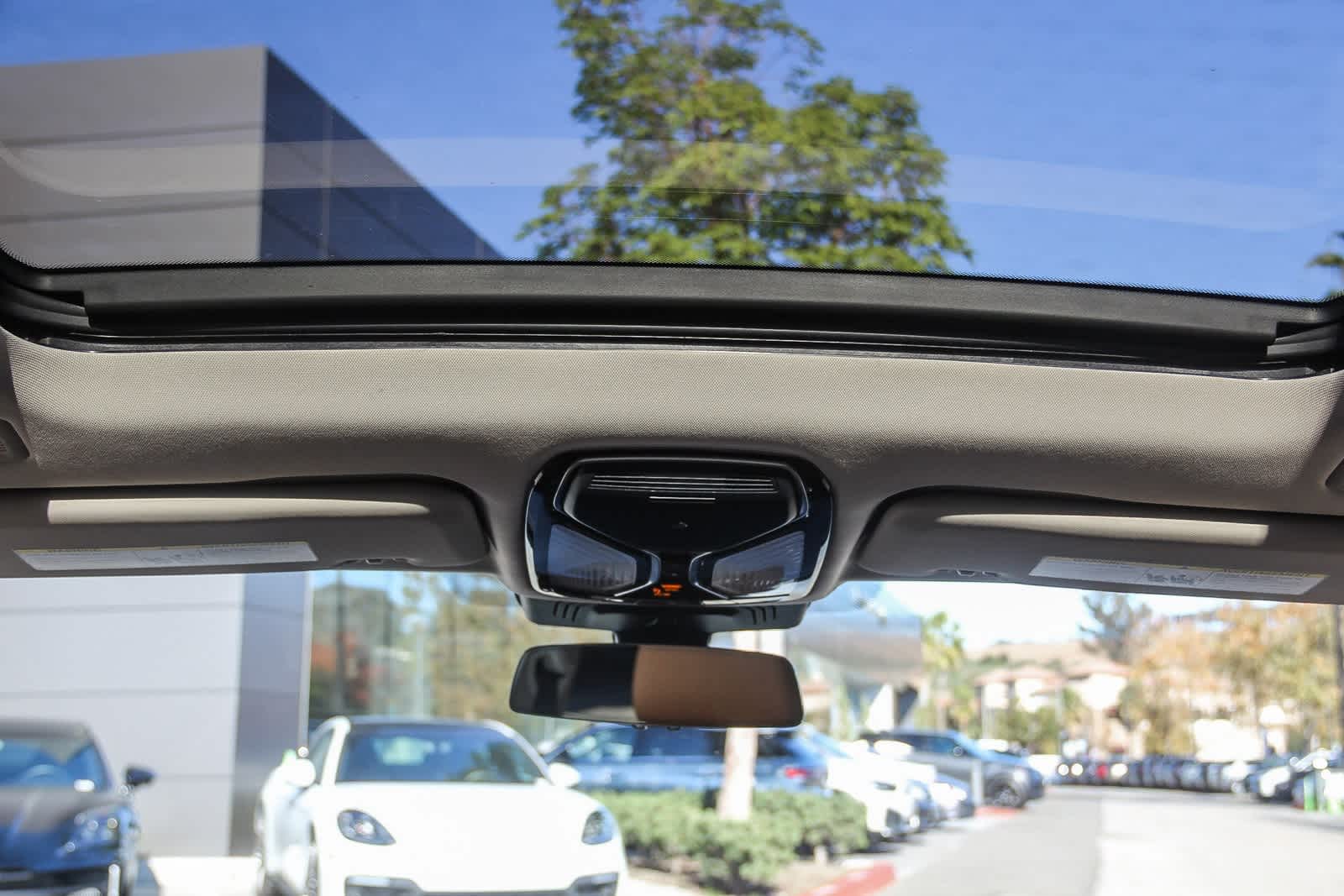 Thumbnail: 2019 BMW X7 - 16