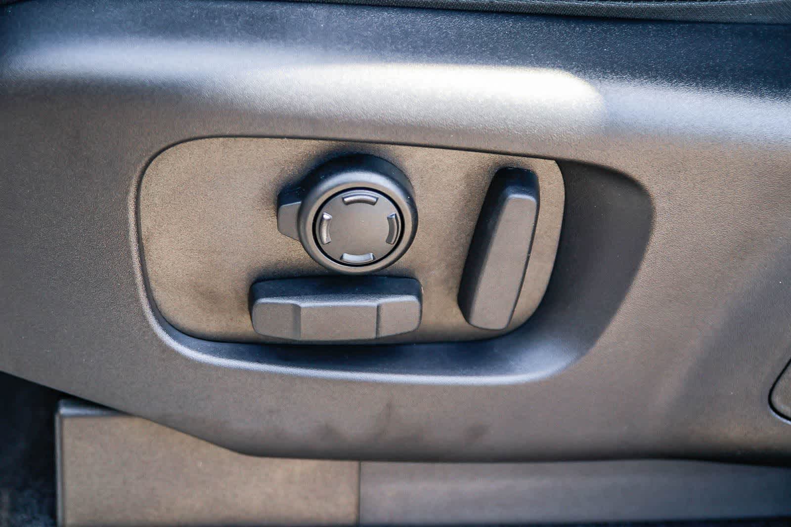 Thumbnail: 2026 Land Rover Discovery - 22