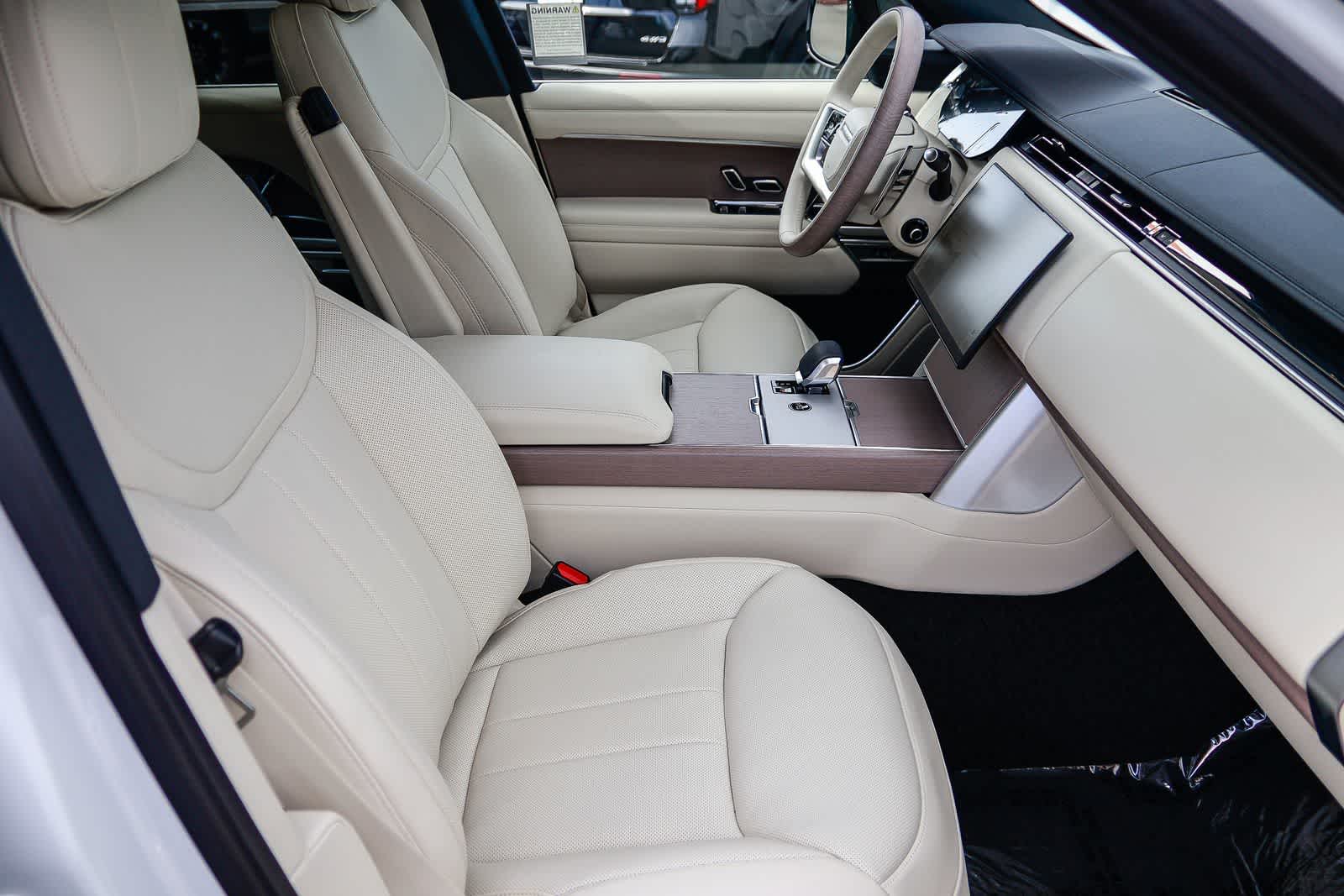 Thumbnail: 2026 Land Rover Range Rover - 17