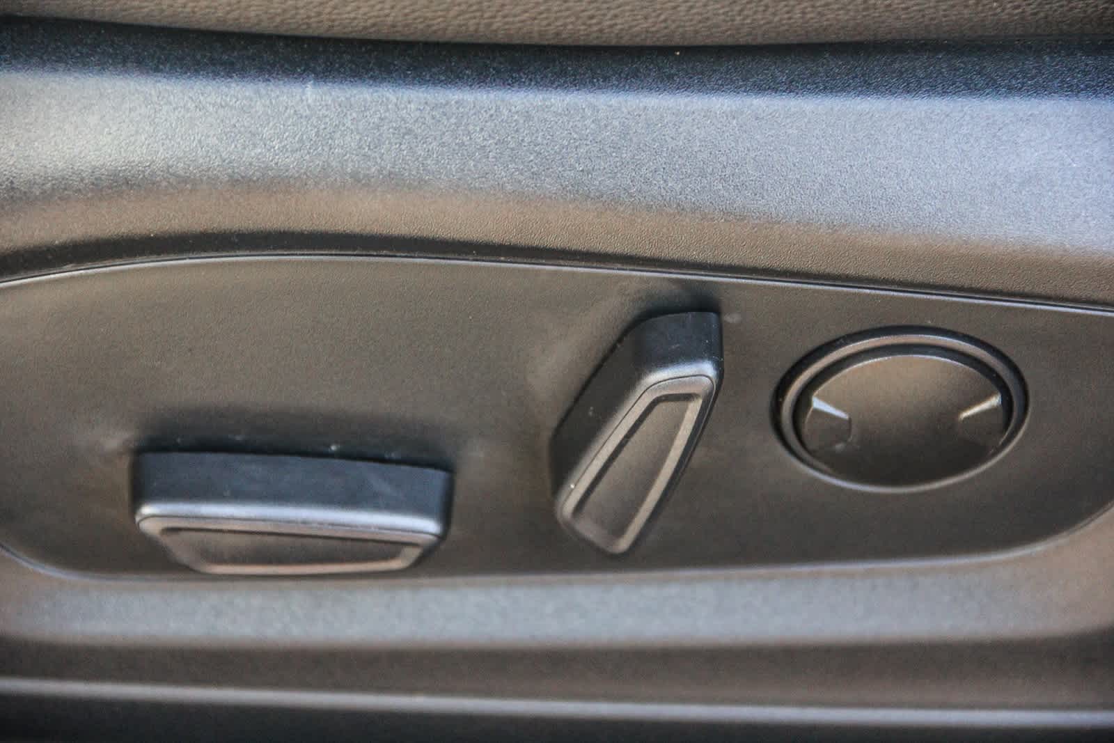 Thumbnail: 2022 Ford Explorer - 19