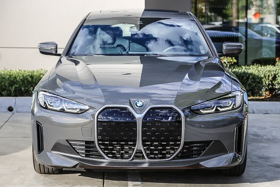 Thumbnail: 2022 BMW i4 - 2
