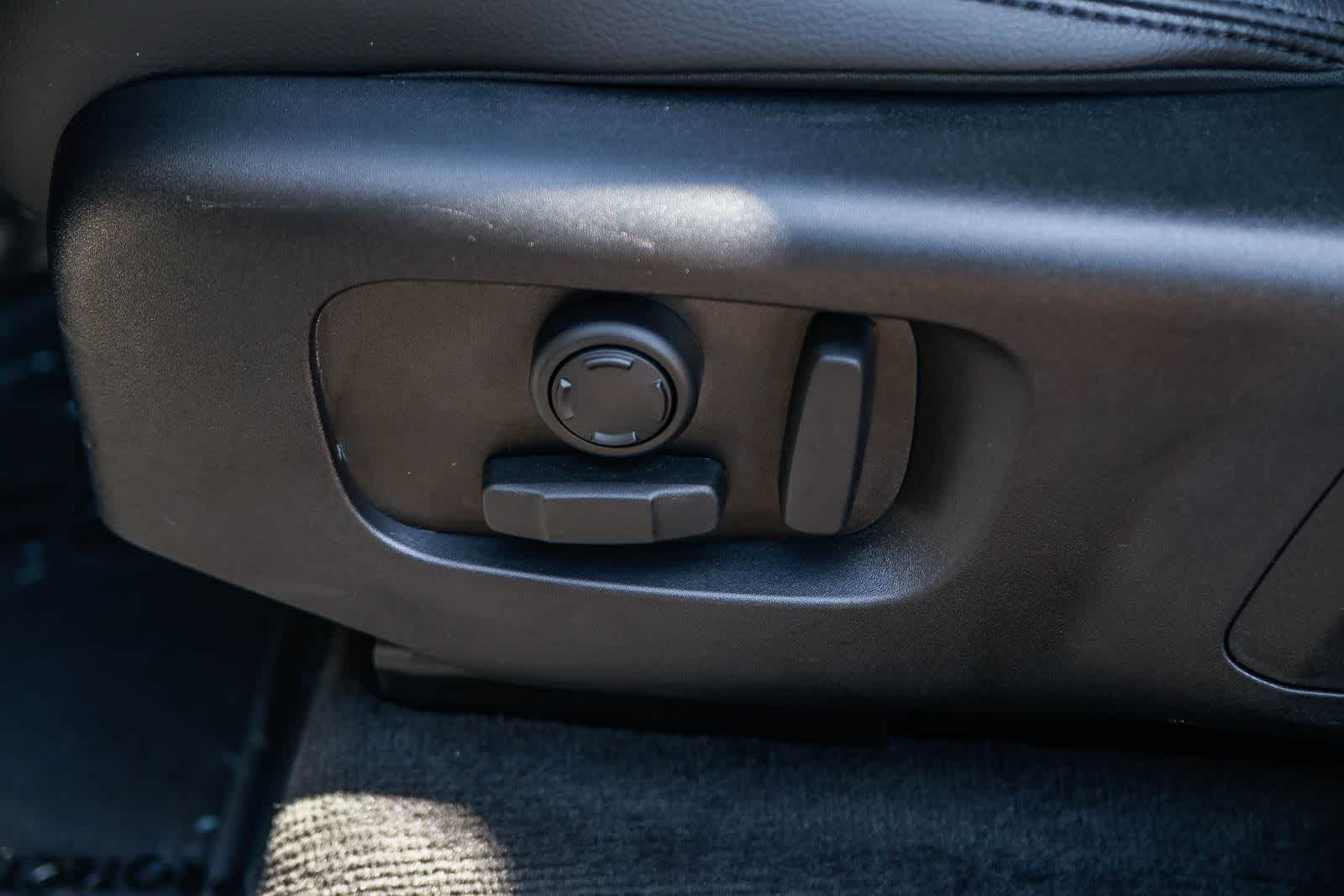 Thumbnail: 2025 Land Rover Range Rover Velar - 22