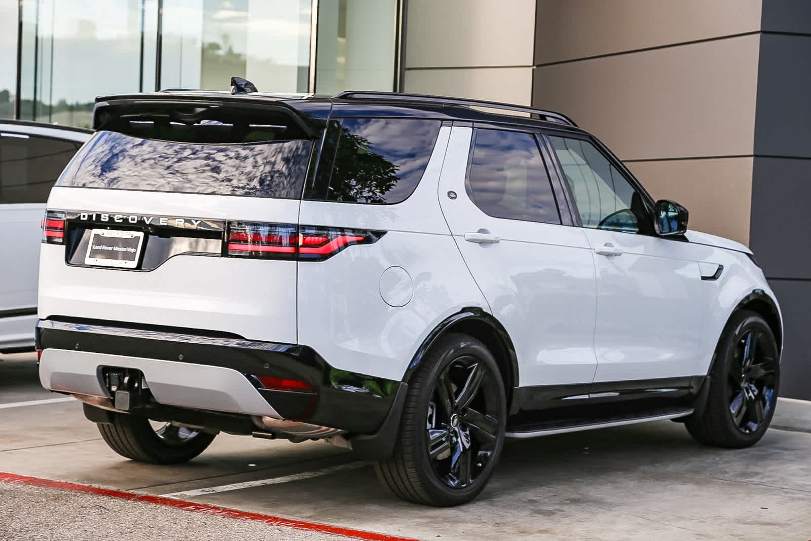 Thumbnail: 2026 Land Rover Discovery - 5