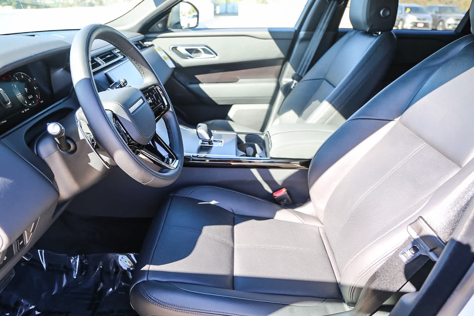 Thumbnail: 2026 Land Rover Range Rover Velar - 17