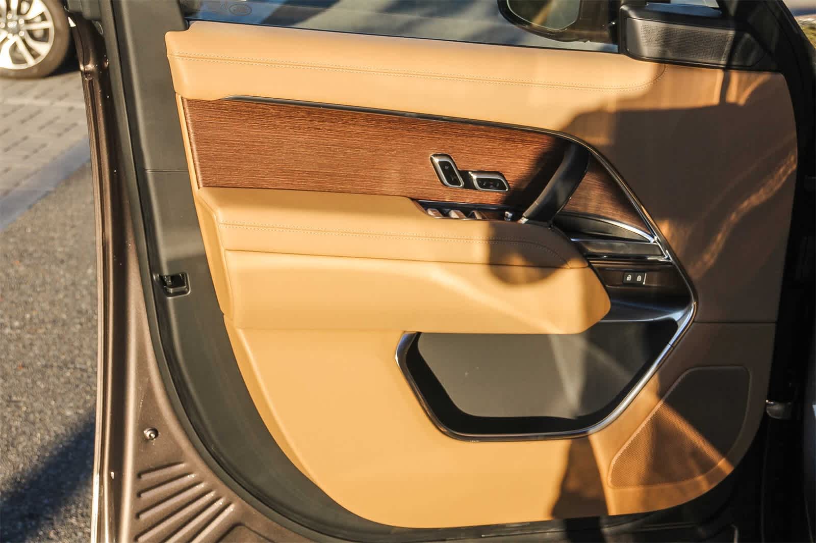 Thumbnail: 2025 Land Rover Range Rover - 13