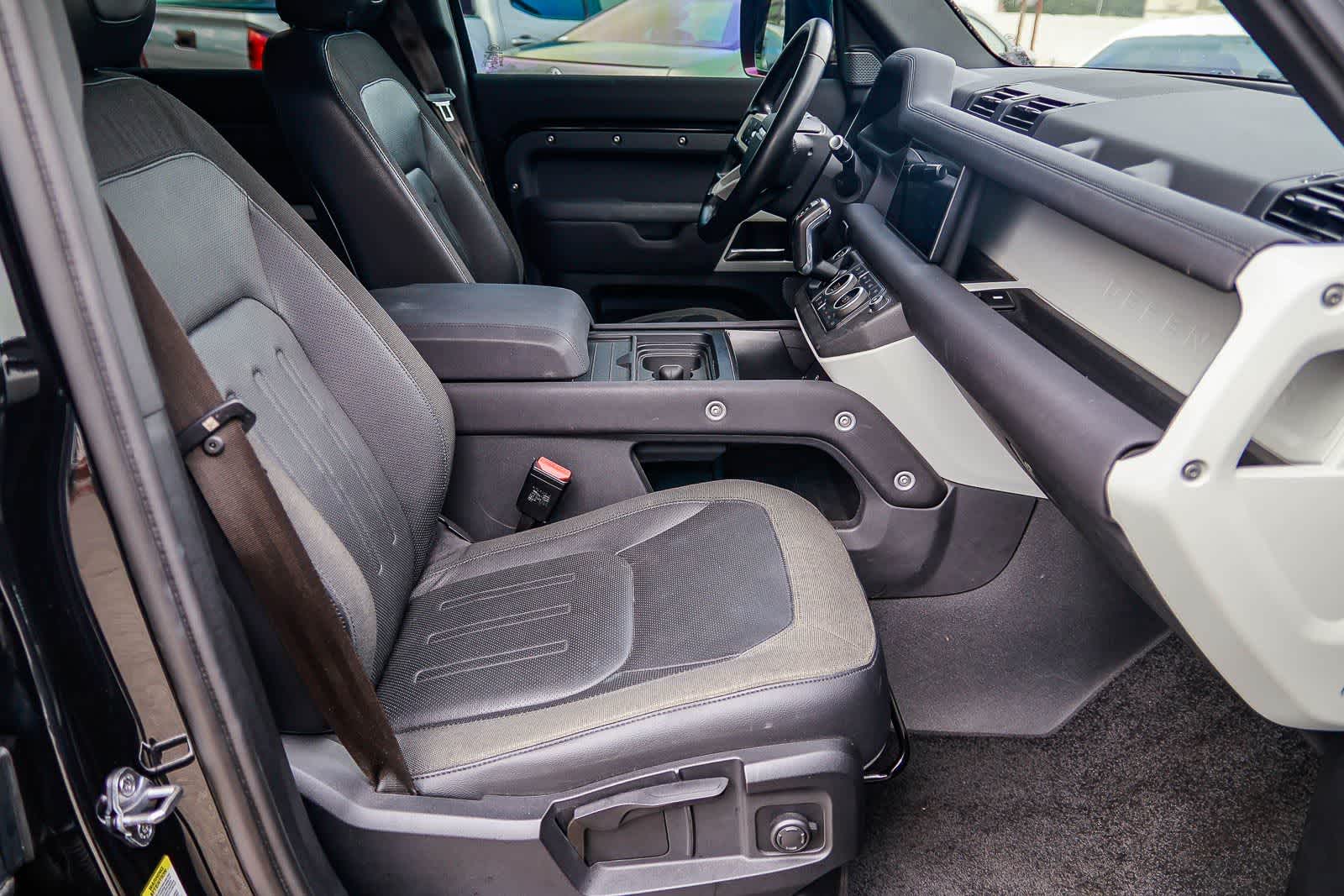 Thumbnail: 2020 Land Rover Defender - 17