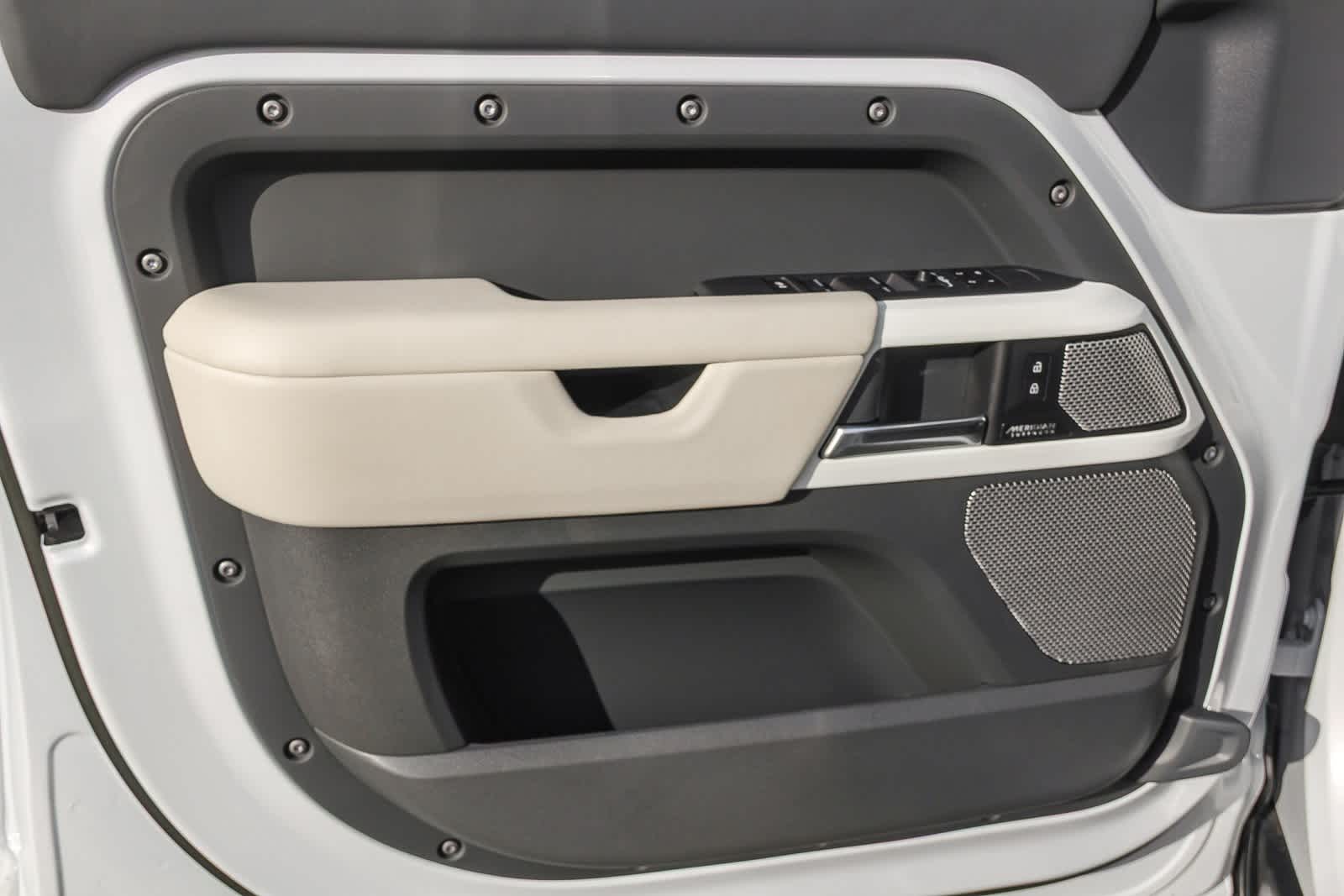 Thumbnail: 2023 Land Rover Defender - 10