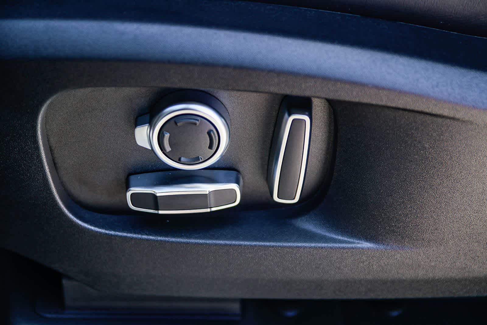 Thumbnail: 2026 Land Rover Defender - 22