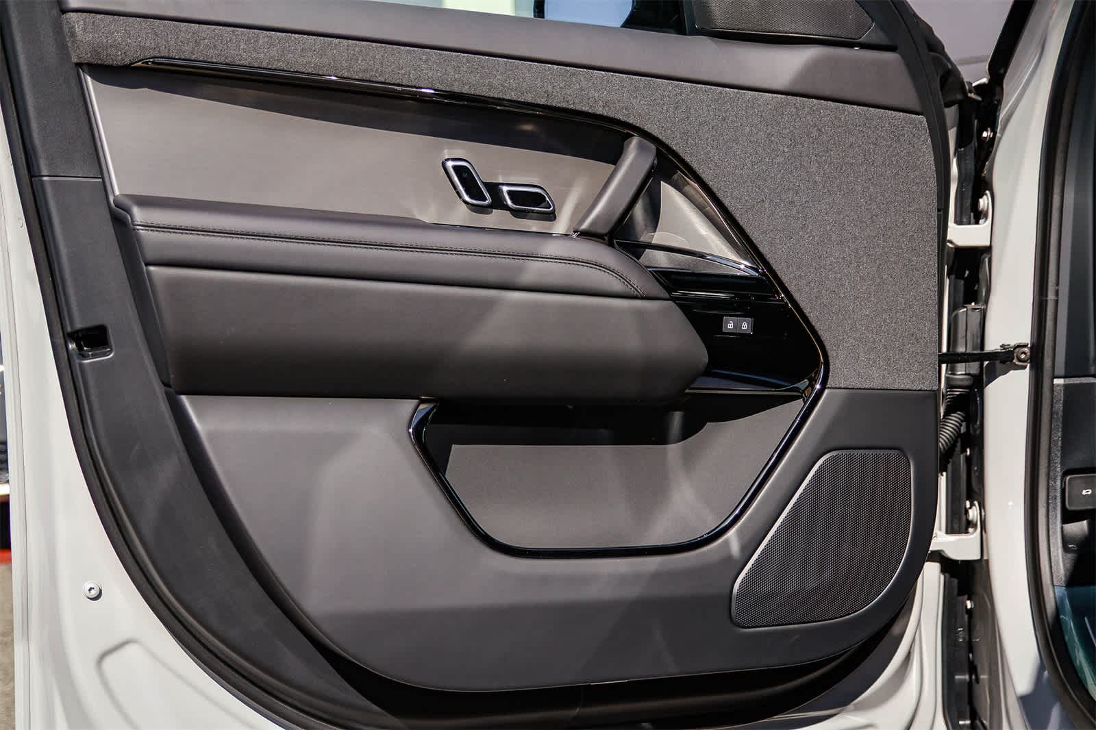 Thumbnail: 2026 Land Rover Range Rover Sport - 21