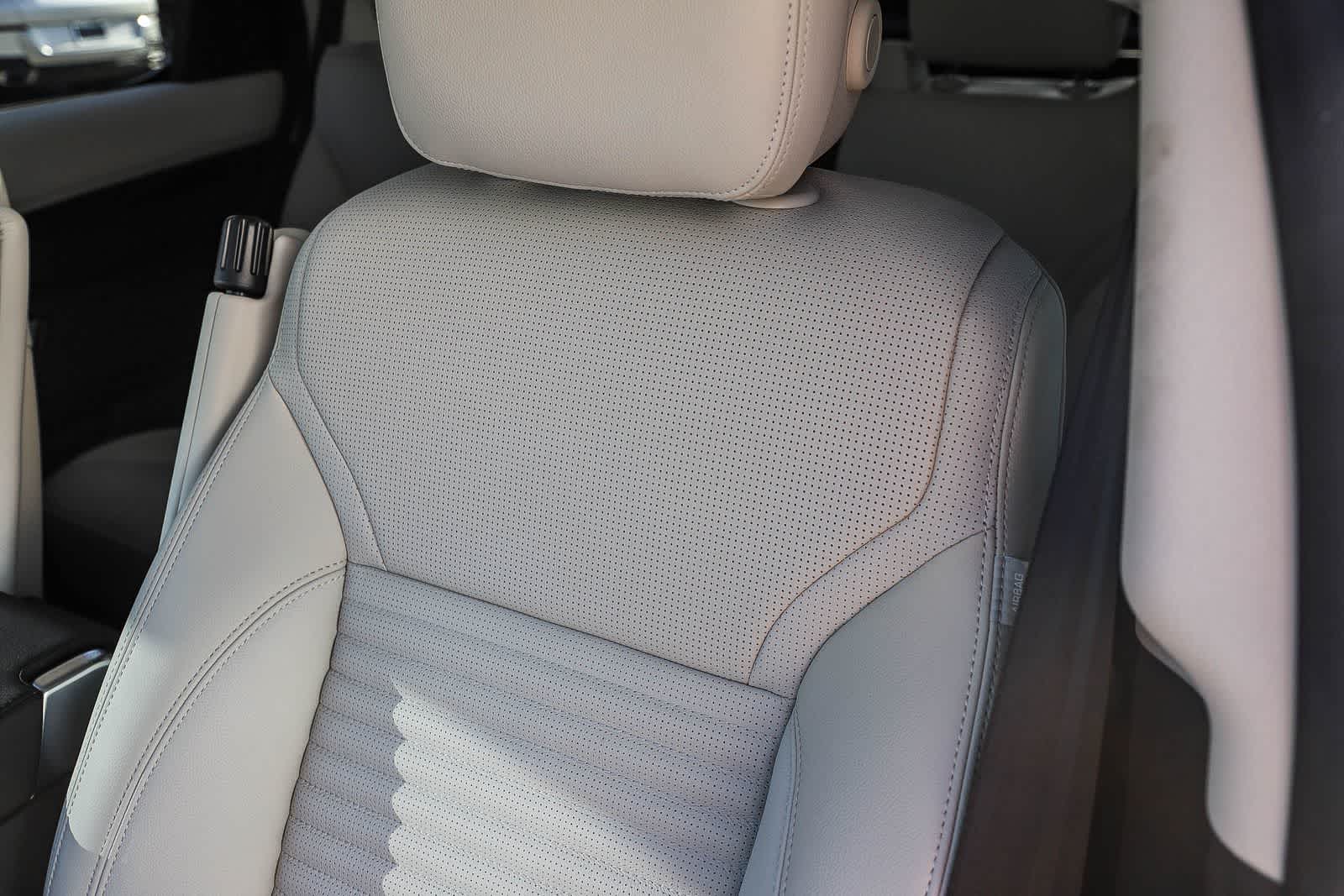 Thumbnail: 2026 Land Rover Discovery - 26