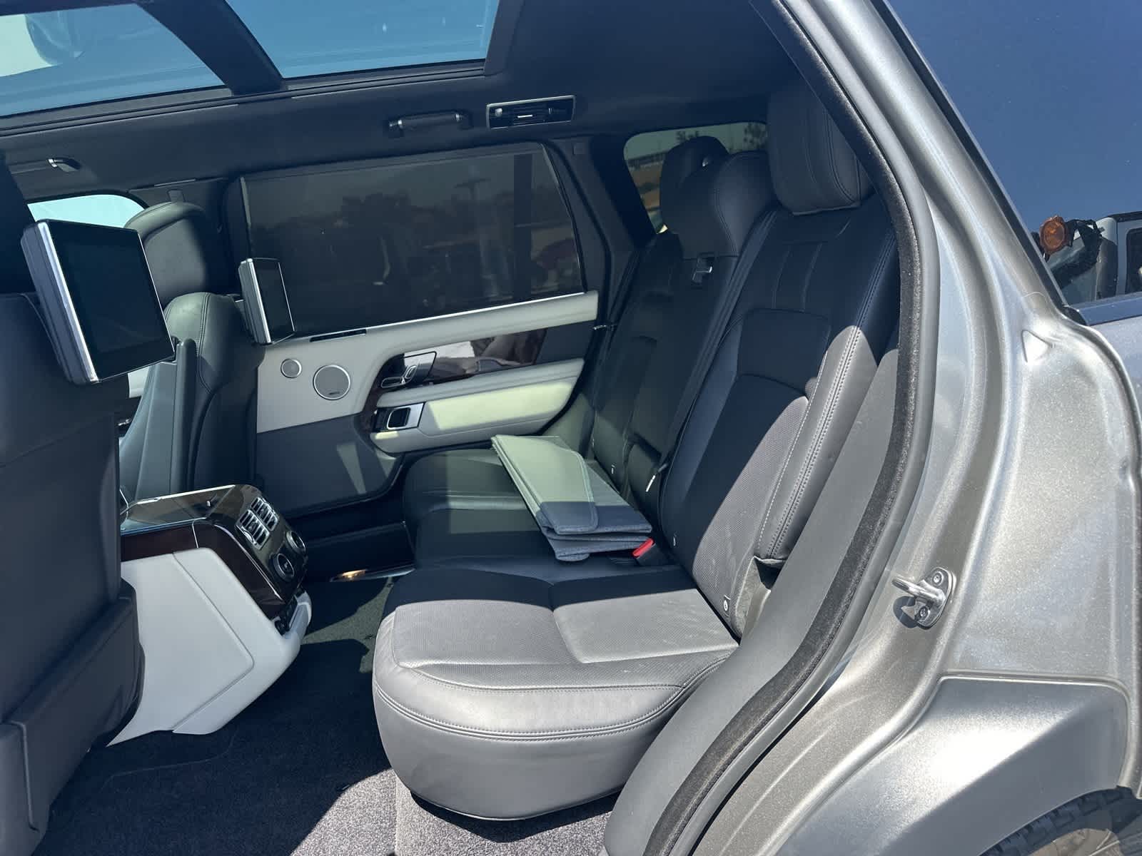 Thumbnail: 2022 Land Rover Range Rover - 25