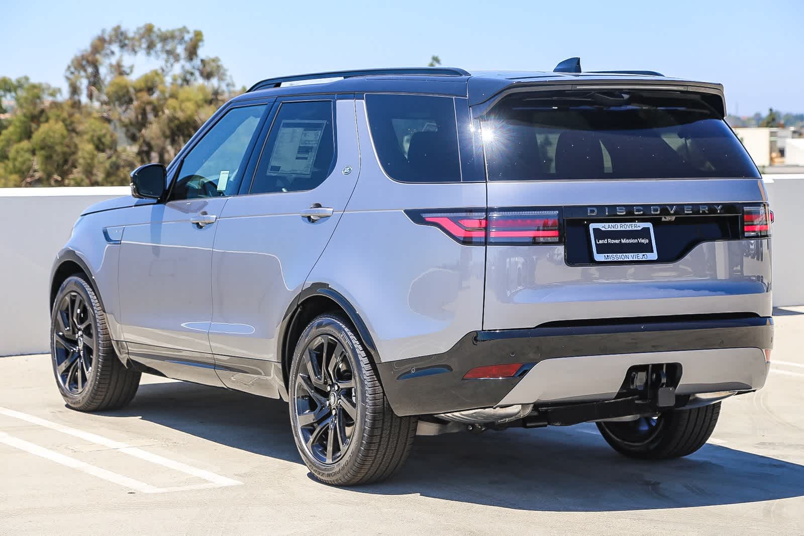 Thumbnail: 2025 Land Rover Discovery - 6