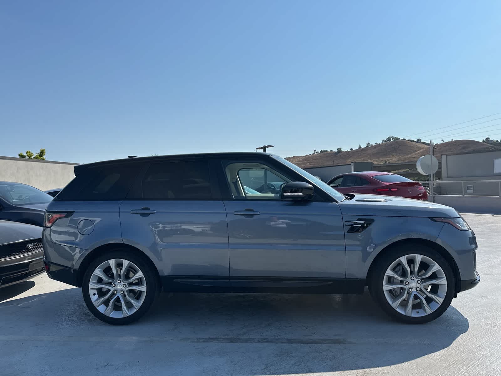 Thumbnail: 2020 Land Rover Range Rover Sport - 3