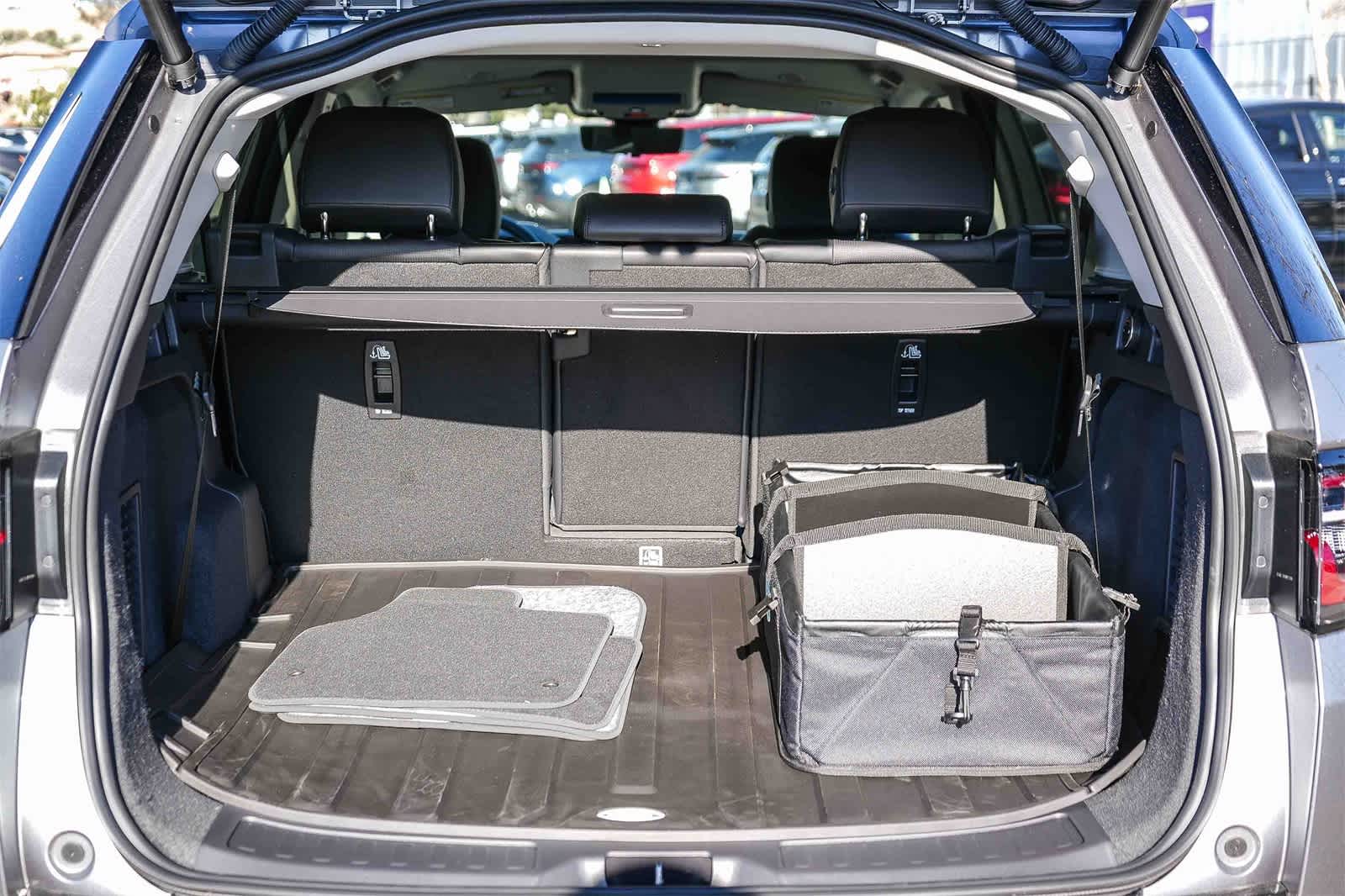 Thumbnail: 2025 Land Rover Discovery Sport - 25