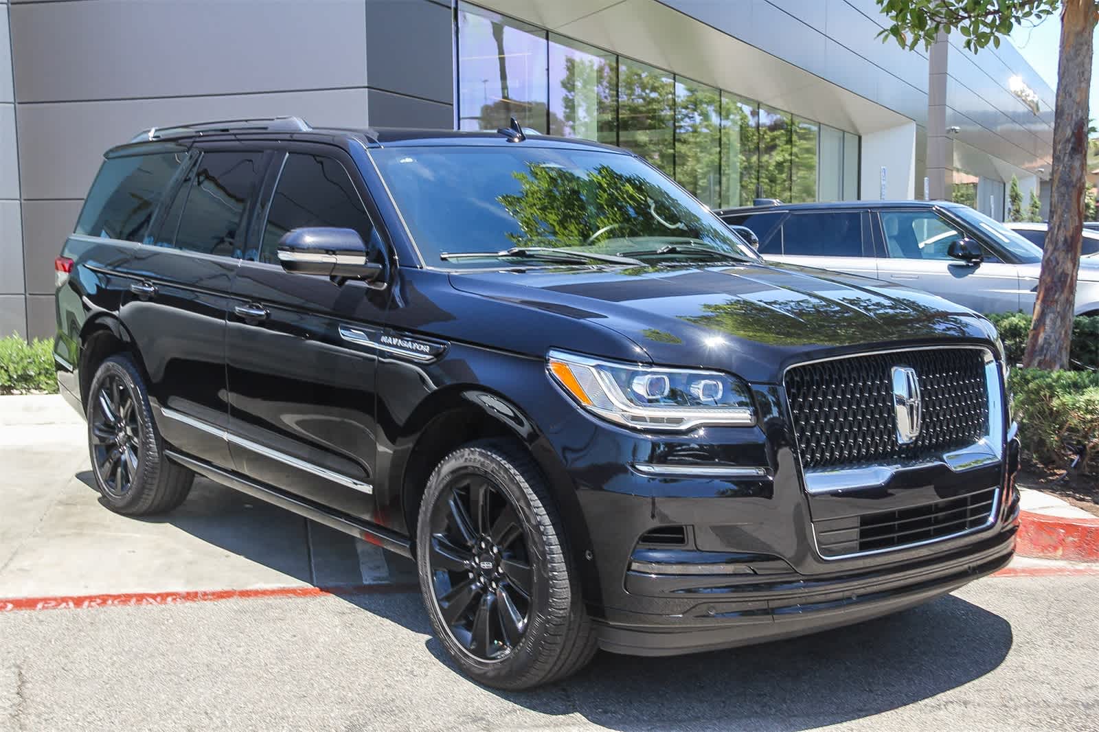 Thumbnail: 2023 Lincoln Navigator - 3