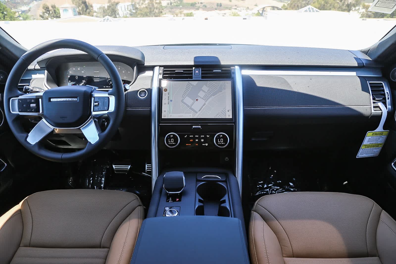 Thumbnail: 2025 Land Rover Discovery - 12