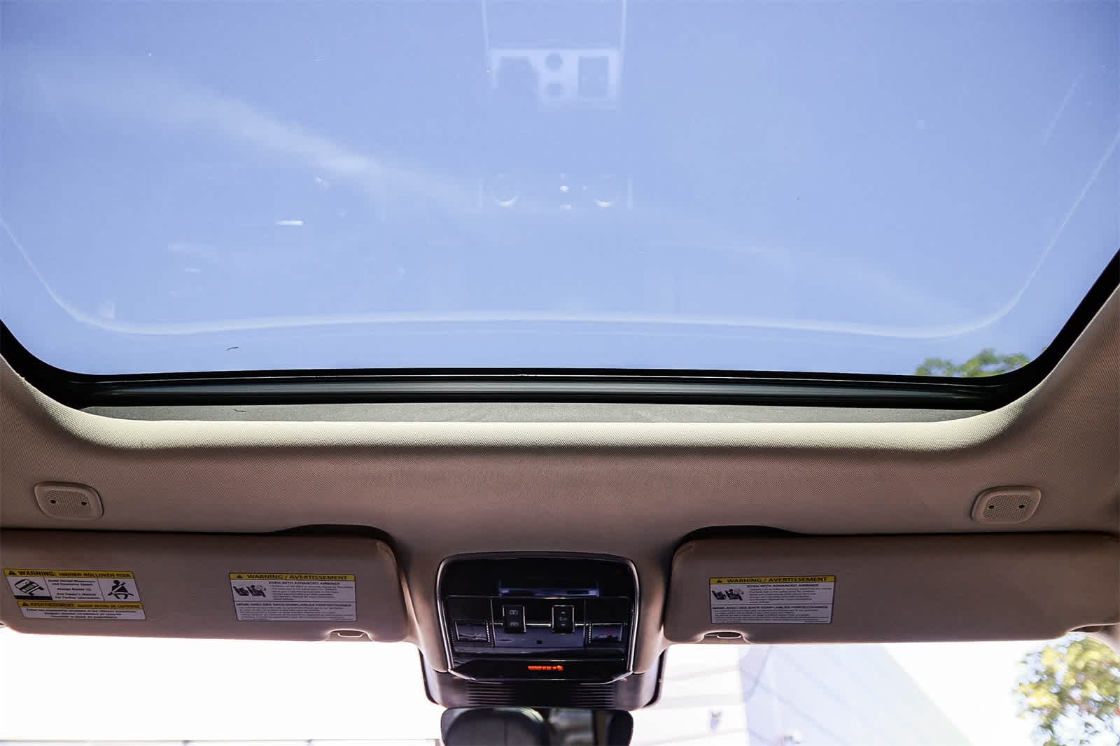 Thumbnail: 2023 Land Rover Range Rover - 16