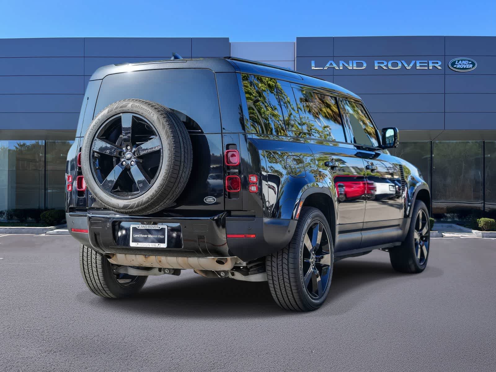 Thumbnail: 2023 Land Rover Defender - 4