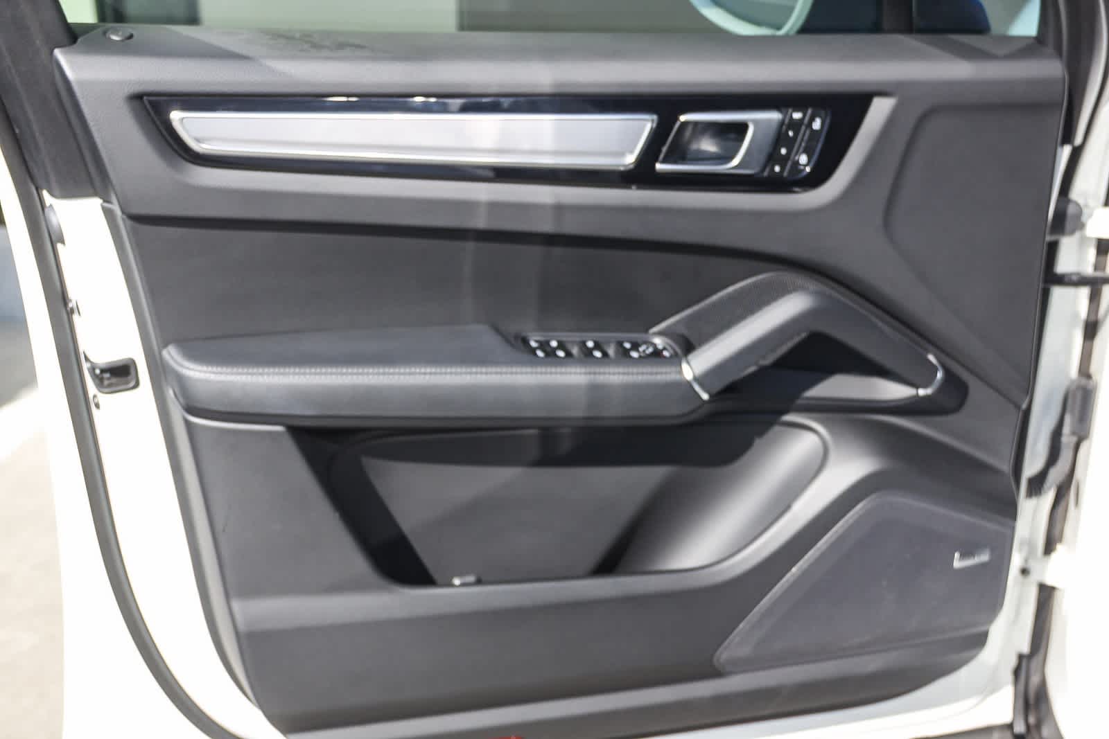 Thumbnail: 2023 Porsche Cayenne - 18