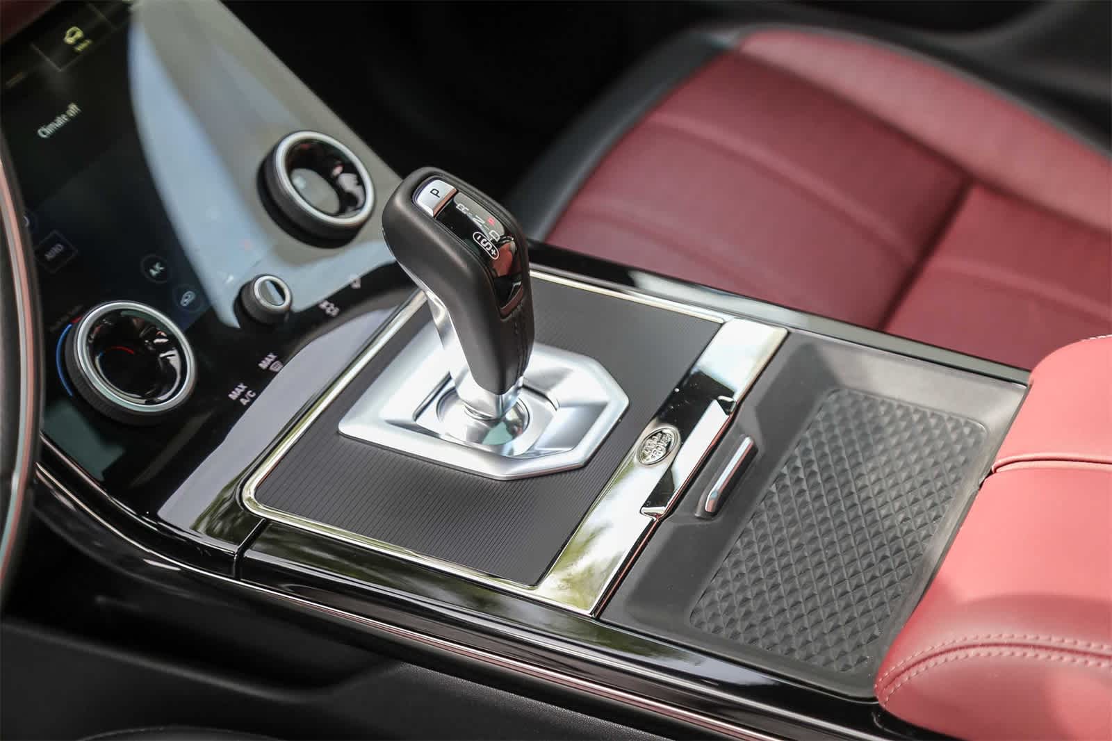 Thumbnail: 2020 Land Rover Range Rover Evoque - 18