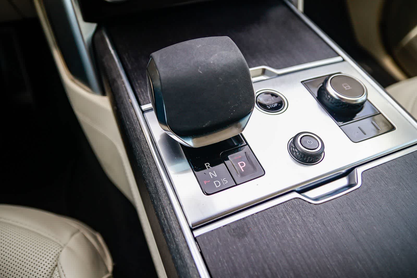 Thumbnail: 2023 Land Rover Range Rover - 24
