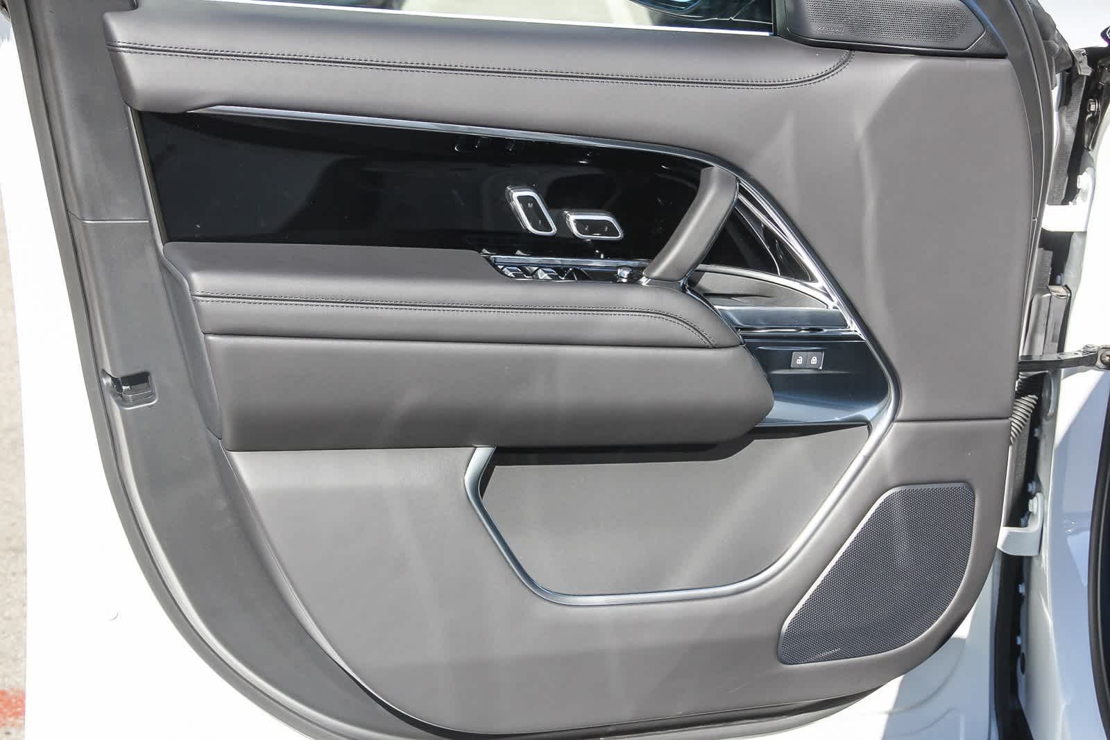 Thumbnail: 2025 Land Rover Range Rover - 15