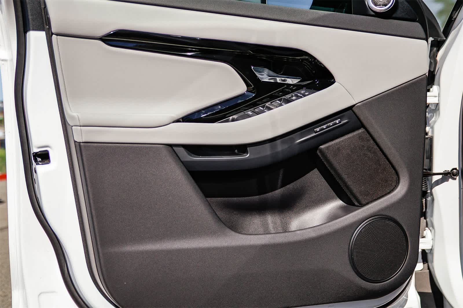 Thumbnail: 2026 Land Rover Range Rover Evoque - 21