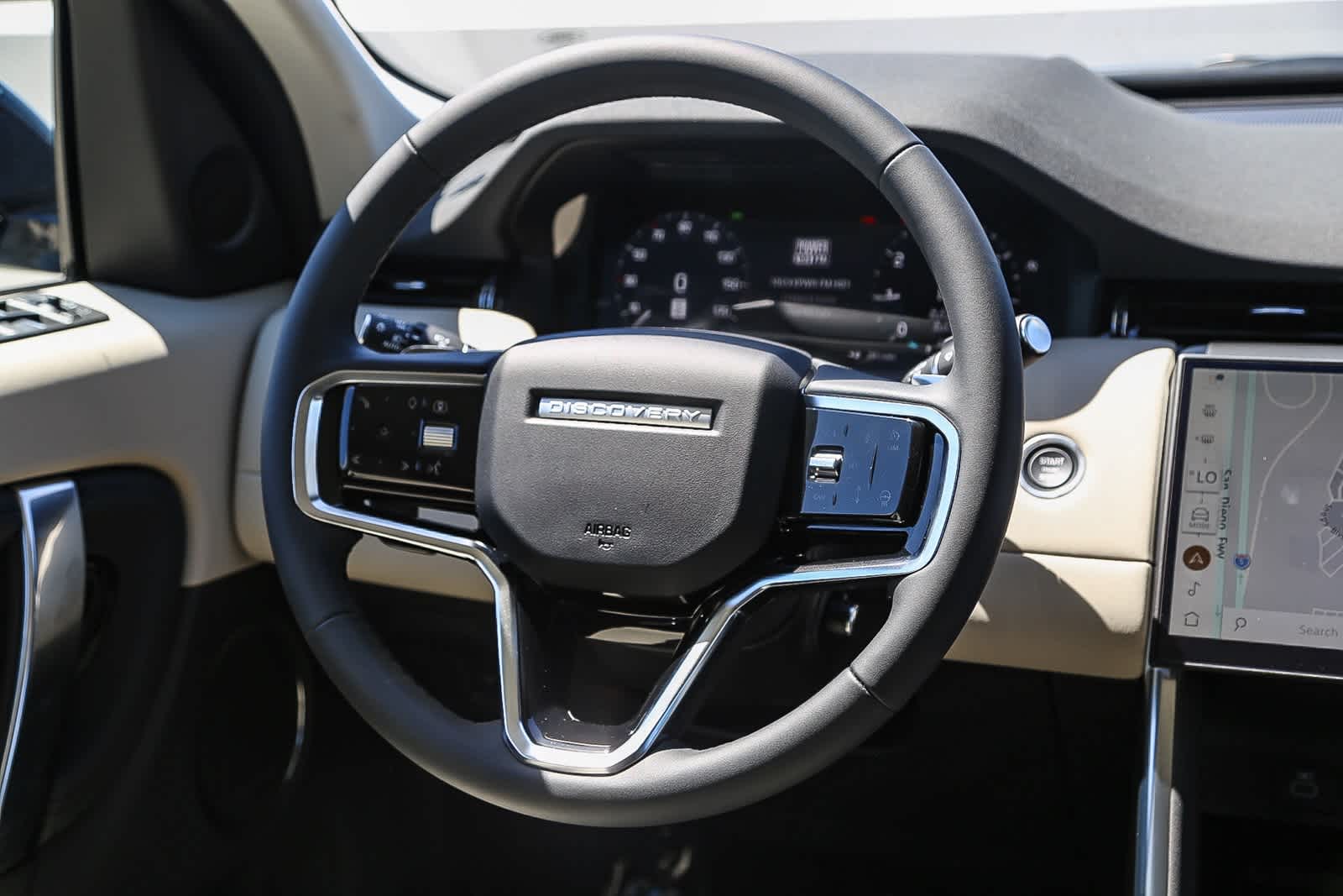 Thumbnail: 2025 Land Rover Discovery Sport - 15