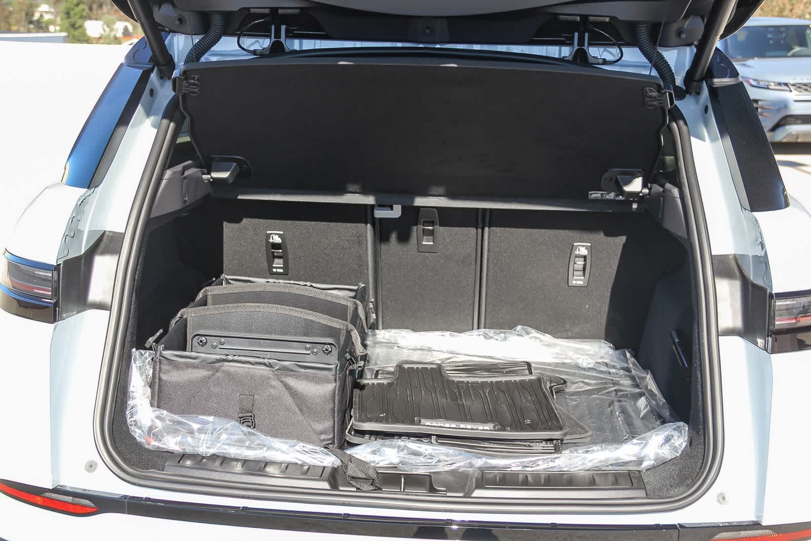 Thumbnail: 2026 Land Rover Range Rover Evoque - 21