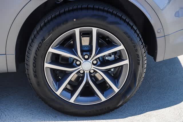 Thumbnail: 2024 Land Rover Discovery Sport - 11